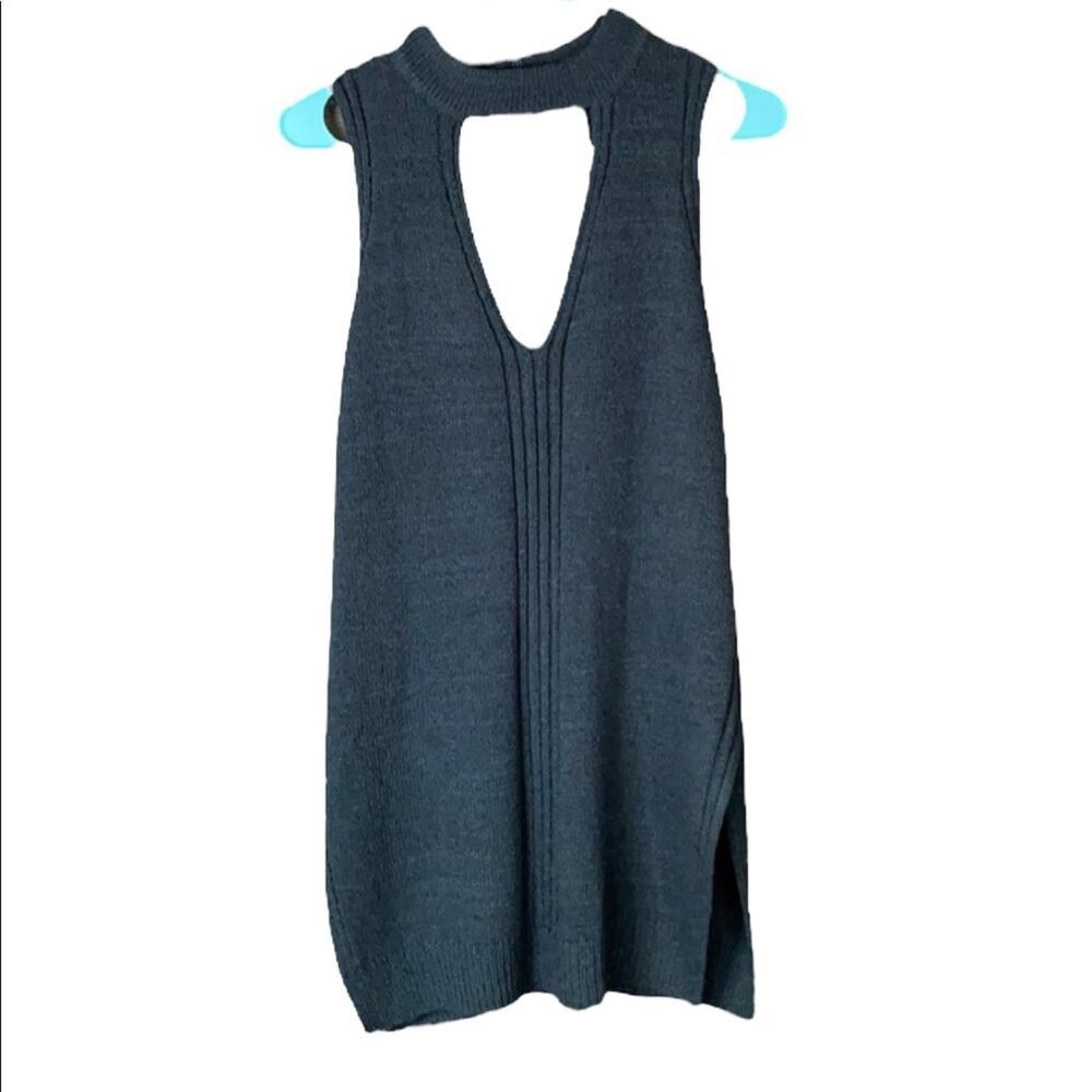Astr The Label Sleeveless Tunic Sweater Cutout Choker Neck Gray Size Small